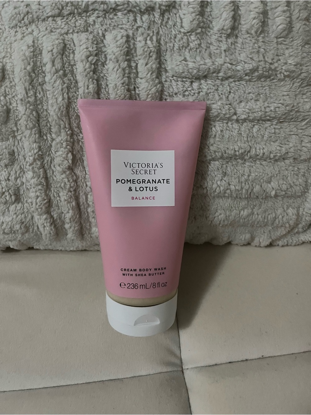 Victoria's Secret Pomegranate & Lotus Cream Body Wash - Pink